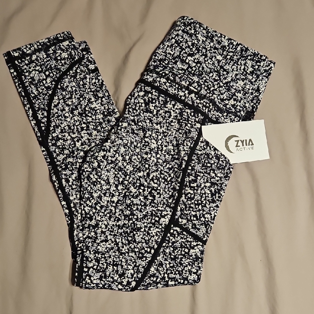 Zyia Active Mosaic 'Soft N Snug' Pocket Leggins